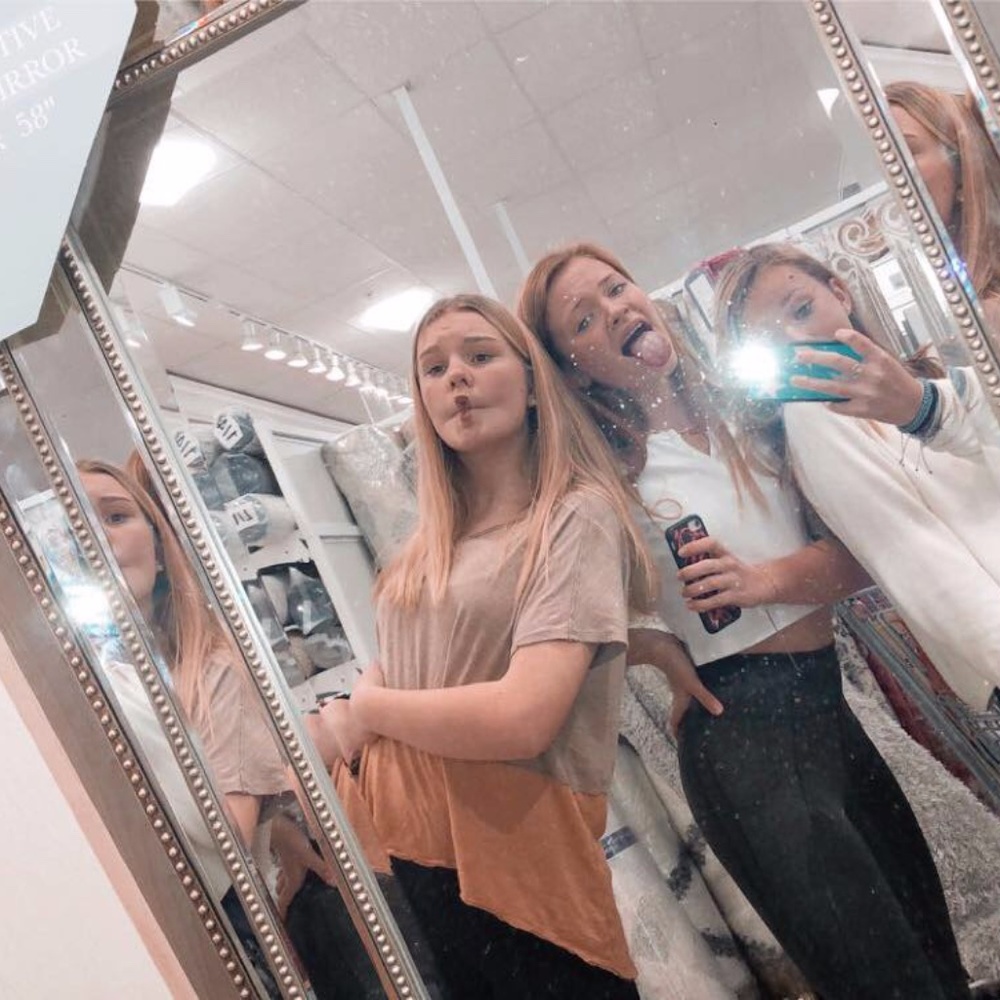 Meet your Posher, Bella